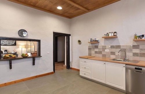 Arucas House | Beautiful private villa for 10 people with WIFI, private pool, TV and patio