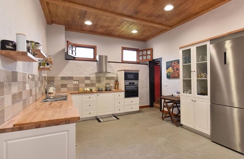 Arucas House | Beautiful private villa for 10 people with WIFI, private pool, TV and patio
