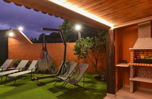 Arucas House | Beautiful private villa for 10 people with WIFI, private pool, TV and patio
