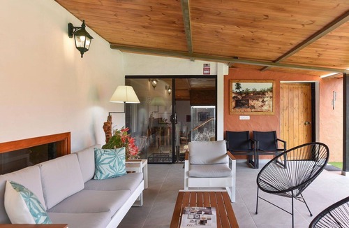 Arucas House | Beautiful private villa for 10 people with WIFI, private pool, TV and patio