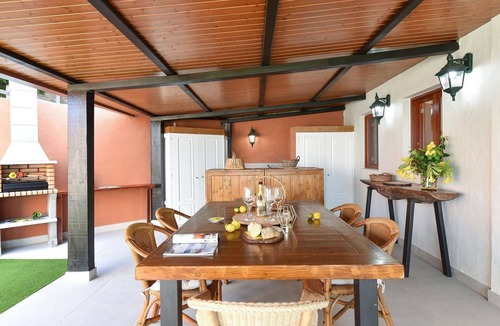 Arucas House | Beautiful private villa for 6 people with private pool and TV
