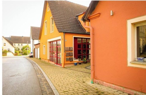 Burghaslach Apartment | Beautiful, quiet apartment in the seminar house, Geiselwind