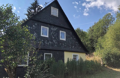 Wallenfels Apartment | Beautiful vacation apartment (90sqm) with projector and Swedish stove