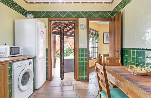Brena y Marismas de Barbate Natural Park House | Beautiful Villa with Large Garden, Pool, Air Conditioning & Wi-Fi; Parking Available