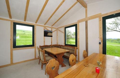 Mittelndorf Hostel | Bergoase Hütte und Hostel Sauna Kamin Lagerfeuer