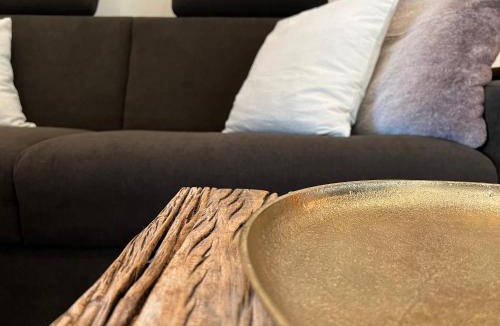 Sankt Valentin Apartment | BERGSUCHT-Ruhpolding, Traumlage am sonnigen Südhang, kostenlose Parkplätze, schnelles WLAN, ruhige Sackgasse, NETFLIX inklusive