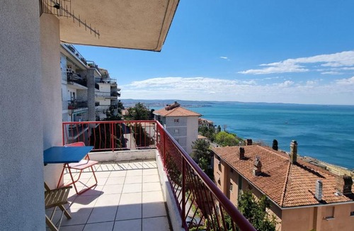 Roiano-Gretta-Barcola-Cologna-Scorcola Apartment | Berlam 18