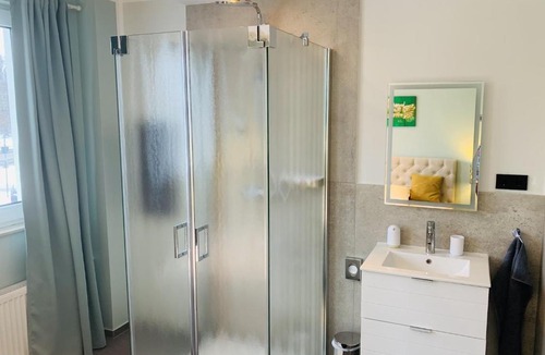 Mettmann Apartment | BESOTEL Mettmann- 20 Wohnungen 2 Standorte 35 Schlafzimmer 29 Badezimmer 52 Betten für 73 Gäste