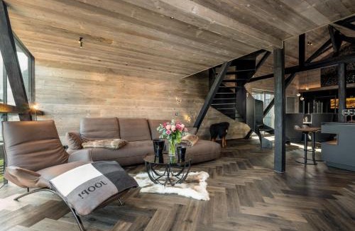 Mils Ski Chalet | Black Diamond Chalet