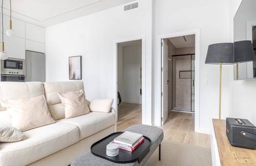 Cotos Apartment | Blueground | Castilla, AC & w/d, nr Retiro