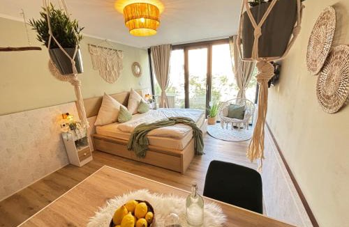 Augustenstraße Apartment | Bohemian Chic Sage Dreams - Munich Central Station