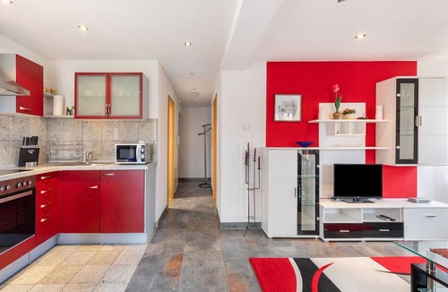 Altshausen Apartment | Bold & Chic Stay, Altshausen
