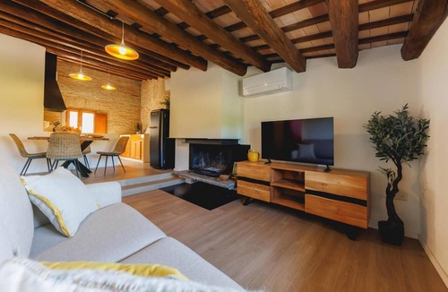Barri Vell Apartment | Bravissimo Calderers El Bou, with river view