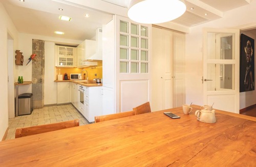 Old Town Apartment | Bravissimo Mercaders 6, 3-bedroom apartment in the city center of Girona