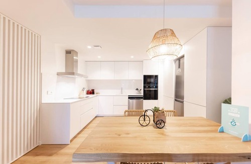 el Mercadal Apartment | Bravissimo Sirenes, 2-bedroom apartment in central Girona
