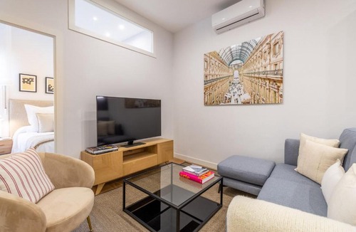 Golden Triangle of Art Apartment | Bright 2-Bed Apartment in Las Letras Madrid