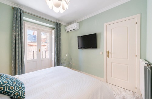 Palacio Apartment | Bright 2 bedroom Apartment in La Latina