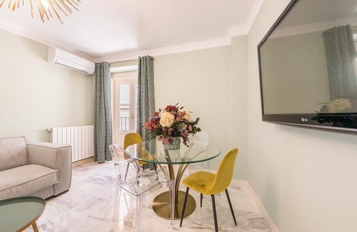 Palacio Apartment | Bright 2 bedroom Apartment in La Latina