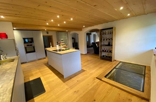 Kollnburg Apartment | Bright and spacious vacation home (260 m²) for up to 9 people with wrap-around balcony