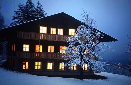 Kollnburg Apartment | Bright and spacious vacation home (260 m²) for up to 9 people with wrap-around balcony