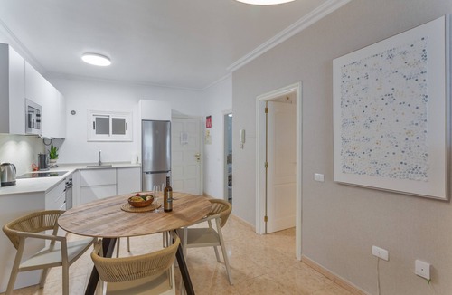 Puerto de la Cruz Apartment | Bright Apartment with Terrace at Playa Jardín