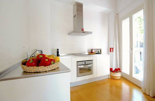 La Llotja-Born Apartment | Bright Apartment in Palma Old Town, Wifi, Balcony, Spacious, Air Conditioning