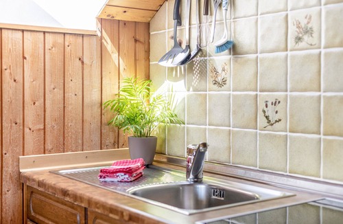 Schoenwald Apartment | Bright Kandel Apartment on Farm with Green Views