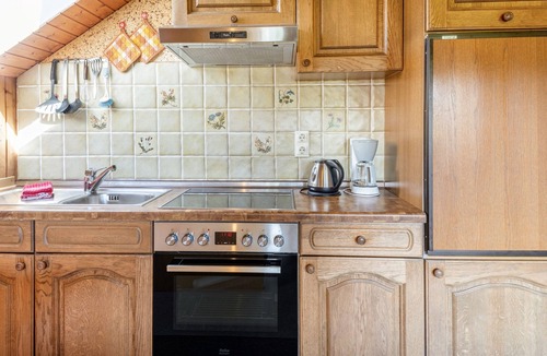 Schoenwald Apartment | Bright Kandel Apartment on Farm with Green Views