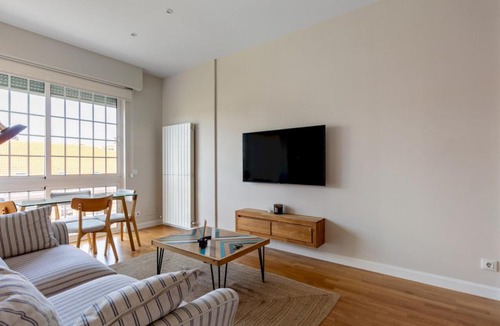 Prosperidad Apartment | Bright Modern-2Bedroom 1Bathroom -Av. de América