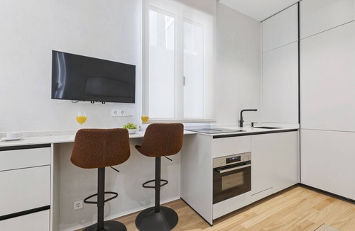 Embajadores Apartment | Bright New Studio Near Madrid City Center