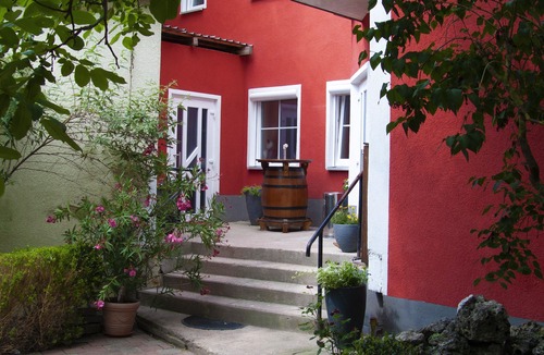 Rosstal Apartment | Bright, stylish apartment (75sqm) with south-facing balcony