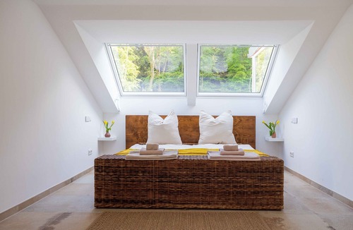 Riederau Apartment | Bright vacation apartment with forest view near the lake