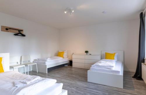 Rentfort-Nord Apartment | BudgetRoom Modernes Apartment mit 3 Schlafzimmern