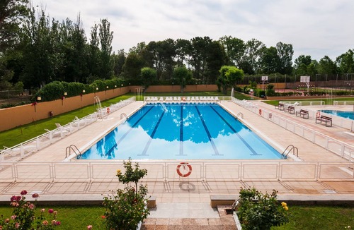 Santa Marta de Tormes RV Rental | Bugalows camping Regio