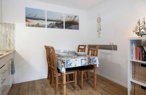 Bakenberg House | Bungalow 'Bungalow Schoner Greif, Bgl 8' with Private Terrace and Wi-Fi