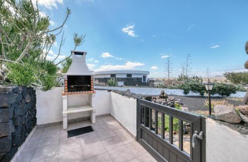 Urbanizacion Famara Apartment | Bungalow Famara - Canary Soul - Ocean views - Beach 2 min By Lanzarote Vacation Homes