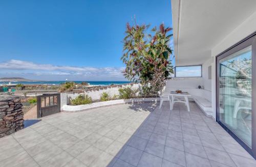 Urbanizacion Famara Apartment | Bungalow Famara - Canary Soul - Ocean views - Beach 2 min By Lanzarote Vacation Homes