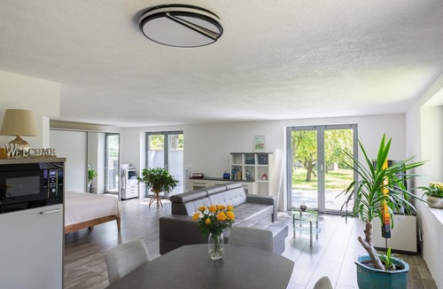 Rubkow House | Bungalow 'Spatzenhuus' with Private Terrace, Garden, and Wi-Fi
