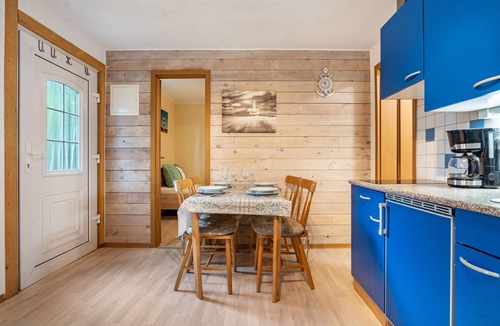 Bakenberg House | Bungalow 'Zum Leuchturm, Bgl 20' with Private Terrace and Wi-Fi