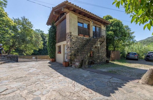 Sant Joan les Fonts House | Cabana at Mas Violella: Charm, Views, and Natural Light. Air Conditioning & Wi-Fi