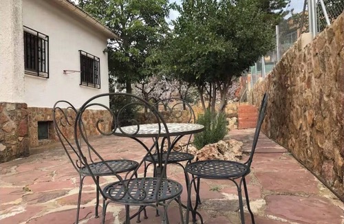 Olocau Ski Chalet | Casa Puerta de la Calderona: Mountain villa, 30 km from Valencia and its beaches