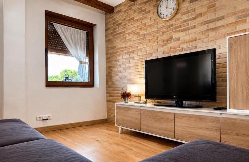 Mora d'Ebre Apartment | Casa con vistas, piscina y animales de granja, LA CASETA