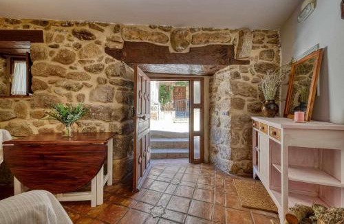 Piedralaves House | Casa Cuesta del Reloj