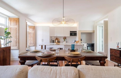 Penha de Franca Apartment | Casa das Flores 4BR + Office Space and A/C