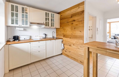 Miesbach Apartment | Casa Hirsch: Central, mountain view, TV & Nespresso
