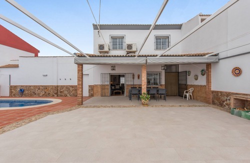 Fuente de Piedra House | Casa Jade – Spacious House with Pool and Barbecue in Fuente de Piedra