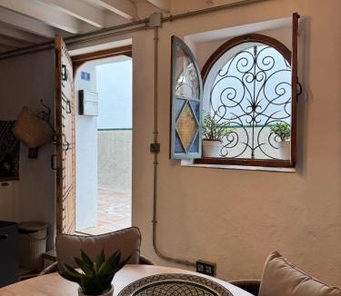 Comares House | Casa Maroto - Boutique Stay in het hart van Comares, Airco, Rooftop terras, uitzicht op zee en bergen, gratis wifi