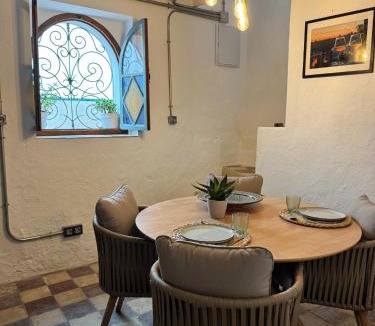 Comares House | Casa Maroto - Boutique Stay in het hart van Comares, Airco, Rooftop terras, uitzicht op zee en bergen, gratis wifi