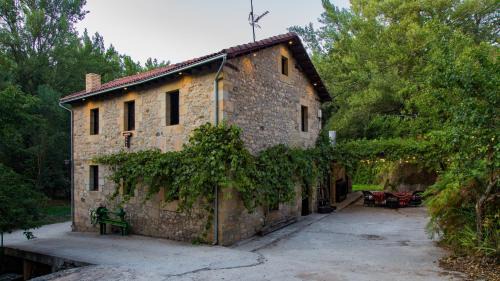 Valderredible House | Casa Molino Manolo