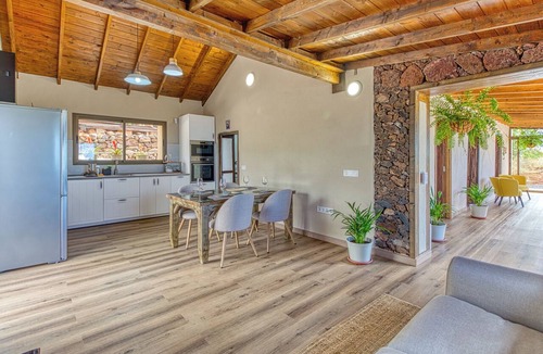 El Roque House | Casa Nazaret | Canarian house with pool and jacuzzi in Puntagorda, La Palma